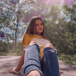 Meet your Posher, Chloe